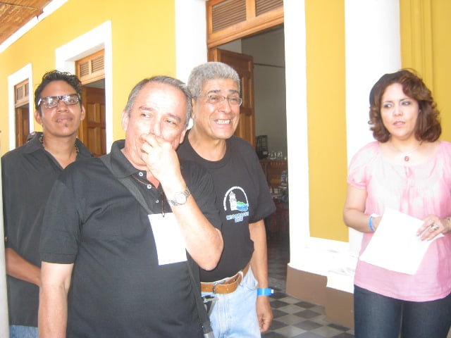 El staff de Microfono Abierto, jefeado por el poeta Victor Chavarria